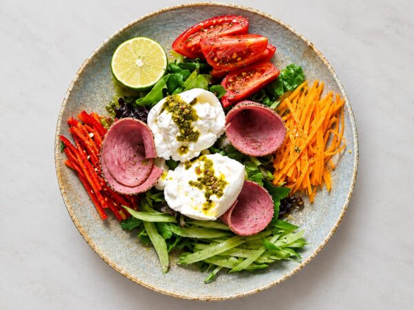 Füme Etli Burrata Peynirli Salata